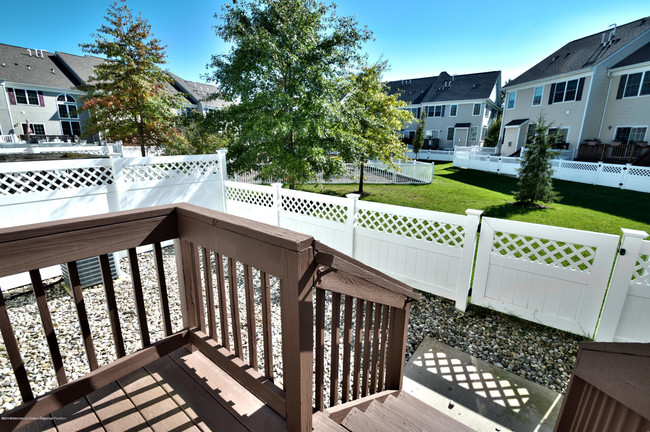 Building Photo - 93 Demarest Dr