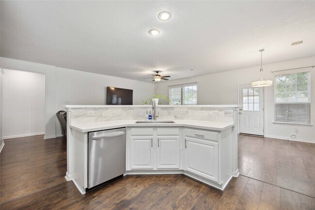 Building Photo - 4322 Richland Chambers Ln