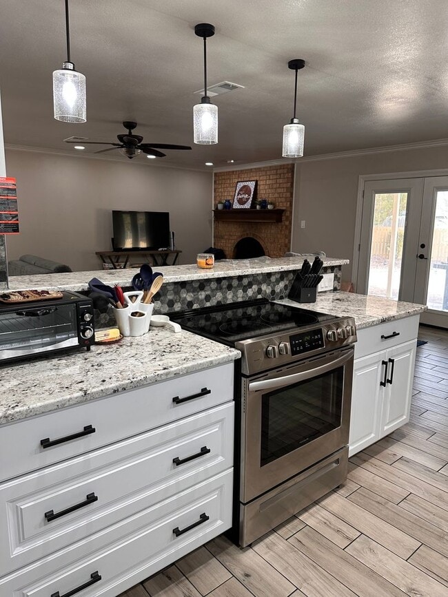 Building Photo - Beautiful fully furnished home with many leasing options available! Contact our office for pricin...