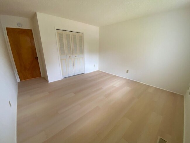 Building Photo - 11755 Tam O'Shanter Dr