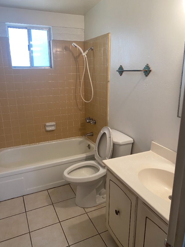 Building Photo - 1021 W Edgewater Dr