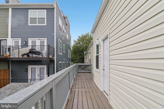 Building Photo - 303 Seaton Pl NE