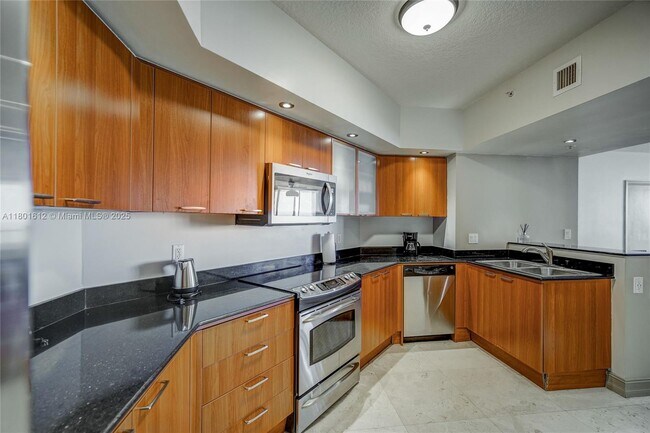 Building Photo - 16699 Collins Ave