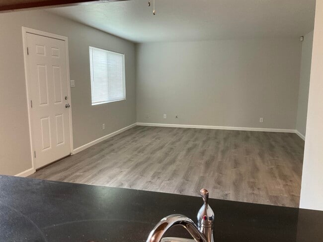 Building Photo - 2104 Lemontree Way