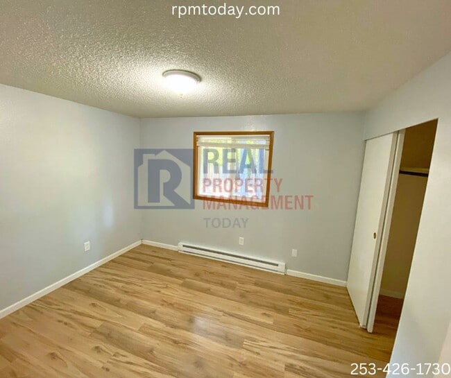 Building Photo - 8220-8222 143rd St Ct NW