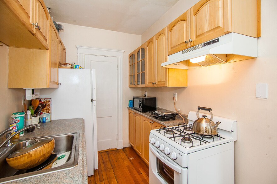 Building Photo - 33 Walbridge St