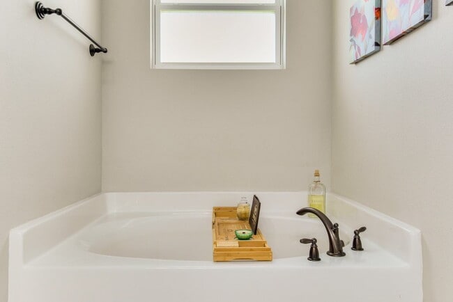 Building Photo - Bright, Beautiful Home in the Highly Desirable Sunrise Gated Community!