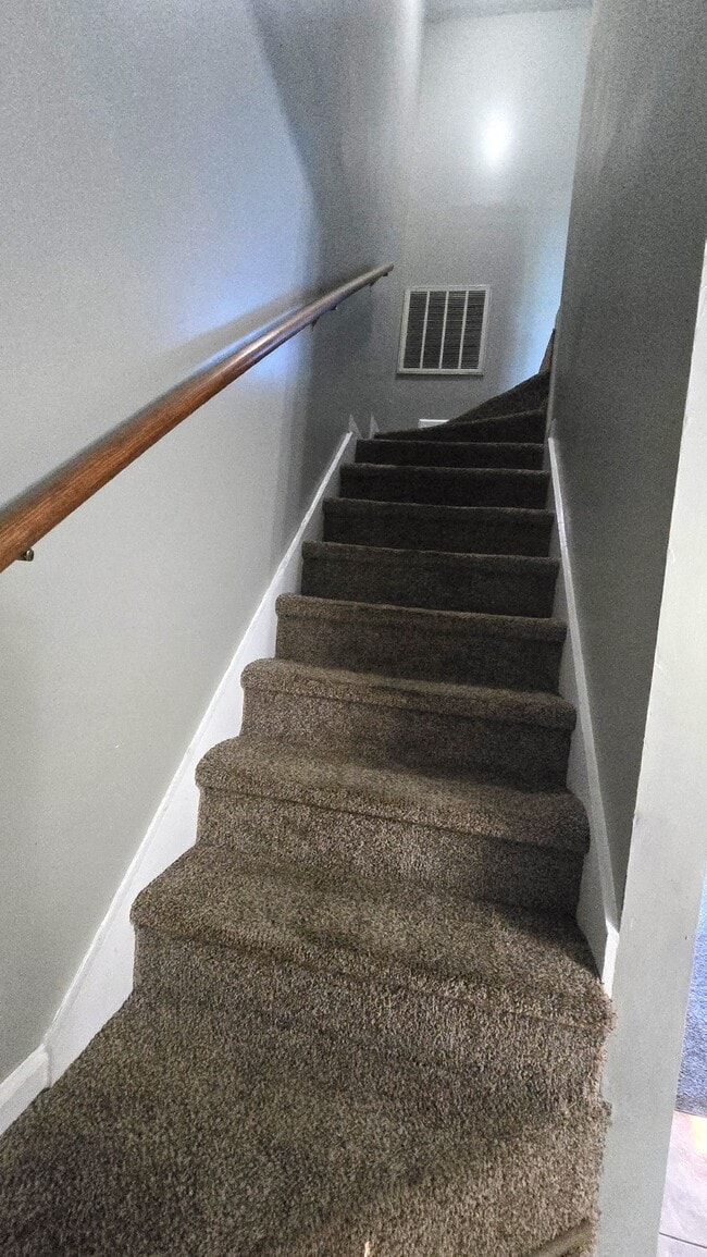 Building Photo - 1128 Pueblo Dr