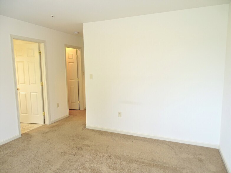 Building Photo - 712 Lincoln Gardens Rd