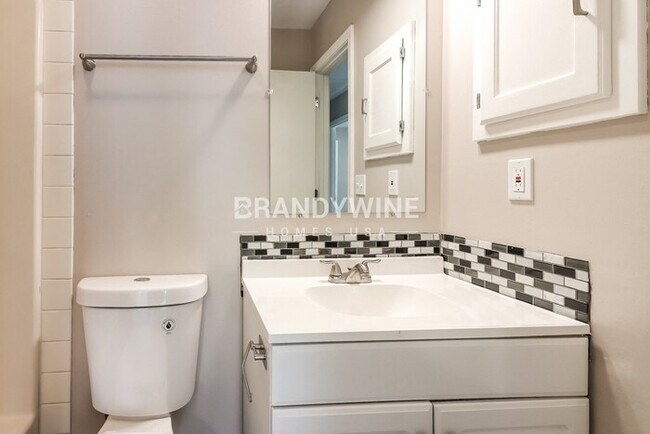 Building Photo - 1909 NE McKee Ln