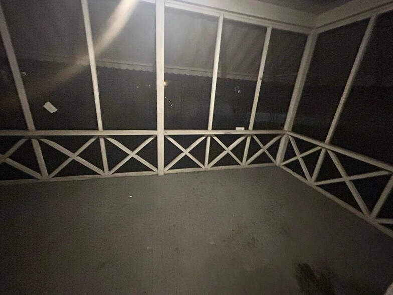 Building Photo - 2652 Merwyn Rd