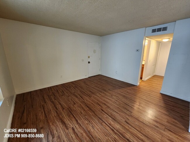 Building Photo - Ontario 2 Bedroom Condo