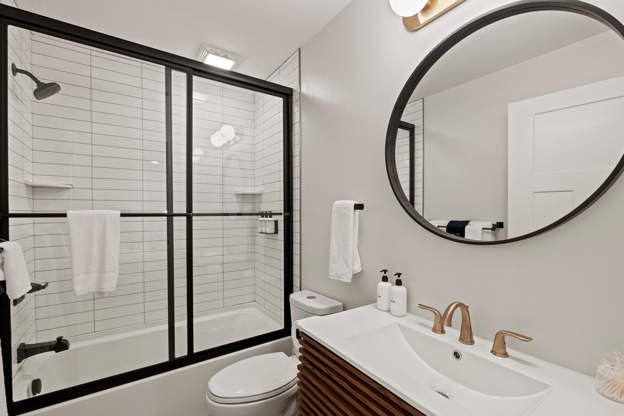 Building Photo - 14 Wildwood Cir