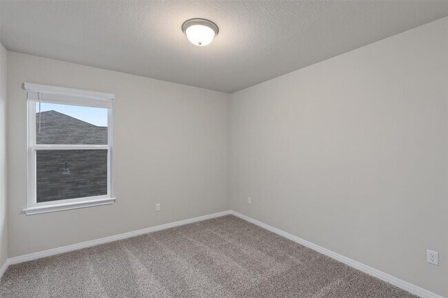 Building Photo - 528 Loriner Wy