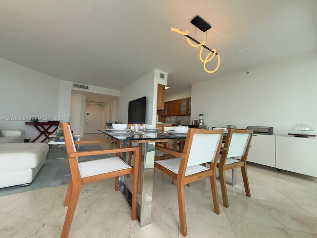 Building Photo - 16400 Collins Ave
