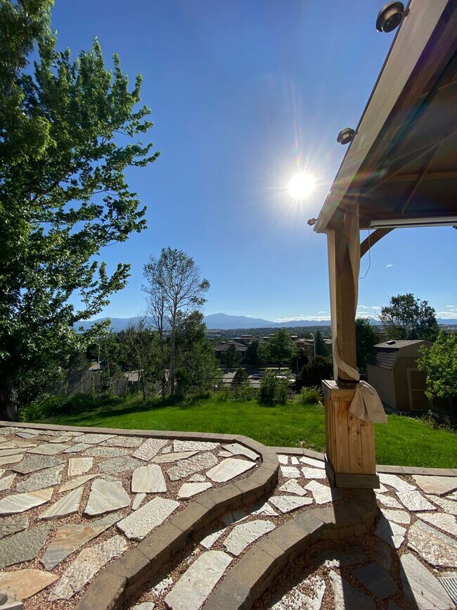 Building Photo - Immaculate 4 bed 3.5 Bath with Mountain Views and Unique Amenities!  Pet Friendly! Desirable 80922!
