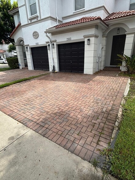 Building Photo - 7902-nw107 NW 107 Ct