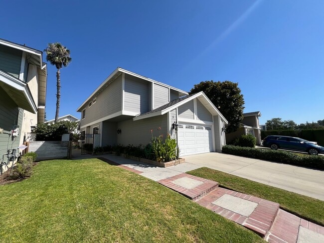 Building Photo - Beautiful Laguna Hills home located just m...