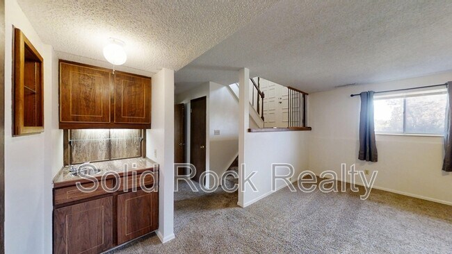 Building Photo - 2265 Montebello Dr W