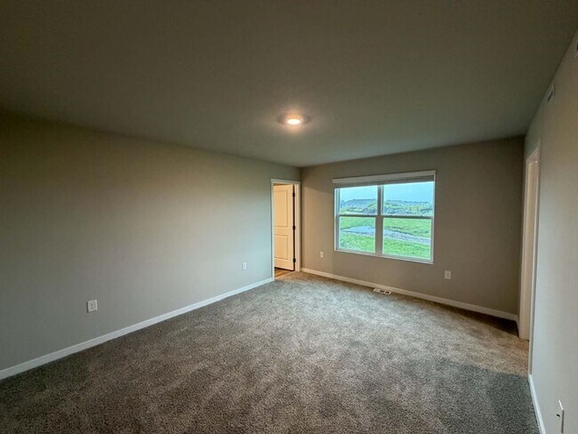 Building Photo - 1405 NE 59th Ln