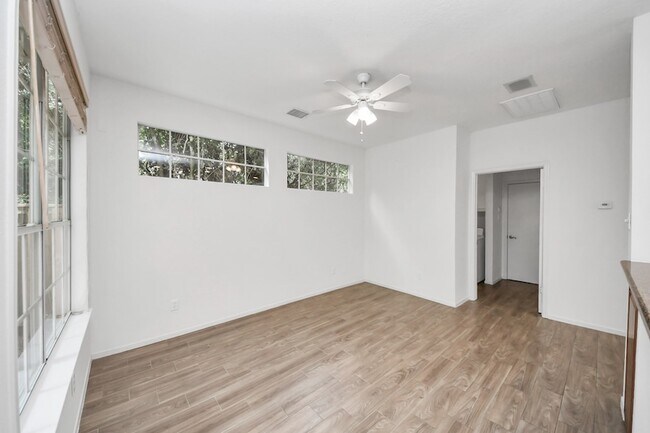 Building Photo - 103 Lakeridge Dr
