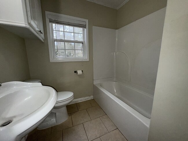 Building Photo - 1081 S Church St