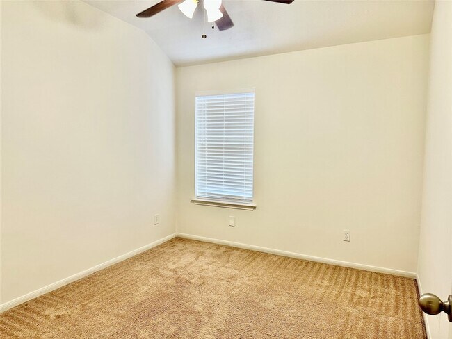 Building Photo - 30415 Deleon Fields Dr