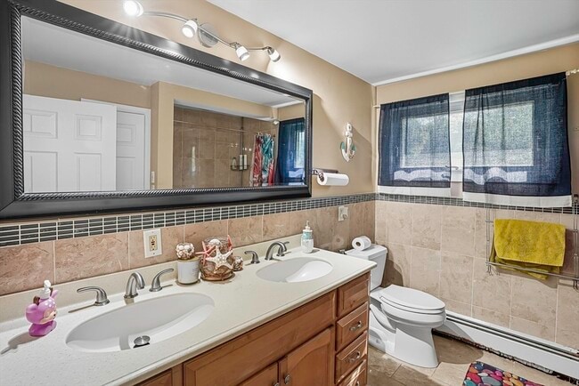 Building Photo - 51 Janet Cir