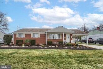 Building Photo - 22 Palmer Dr