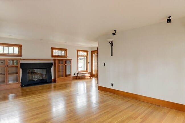 Building Photo - Craftsman Custom built home