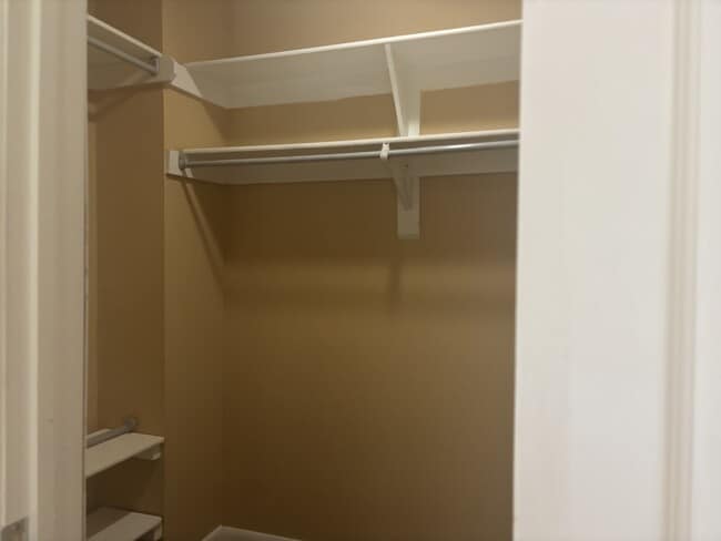 Building Photo - 1372 Riverside Dr
