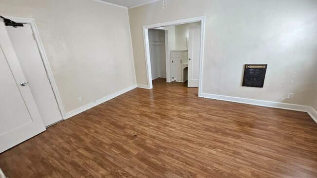 Building Photo - 727 S Coronado St