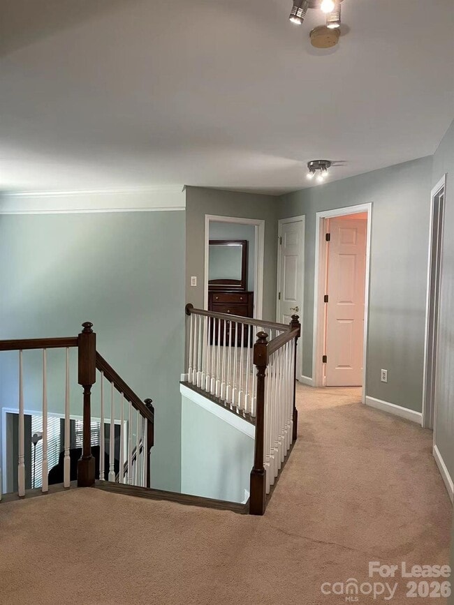 Building Photo - 6025 Oakridge Ct