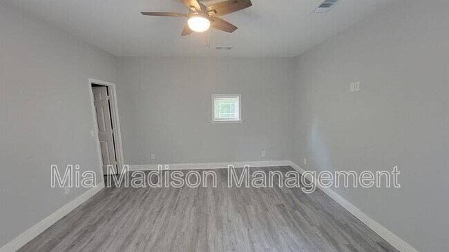 Building Photo - 1129 E Bolton St