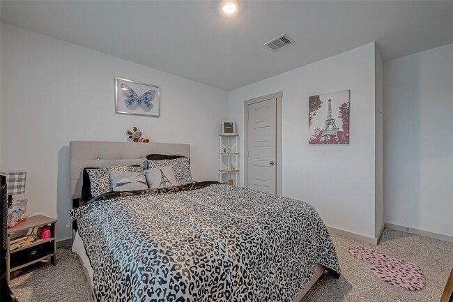 Building Photo - 6850 Amber Clf Ln