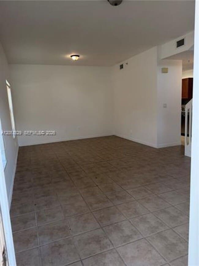 Building Photo - 906 SW 143rd Ave
