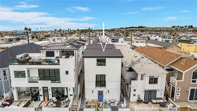 Building Photo - 215 32nd St