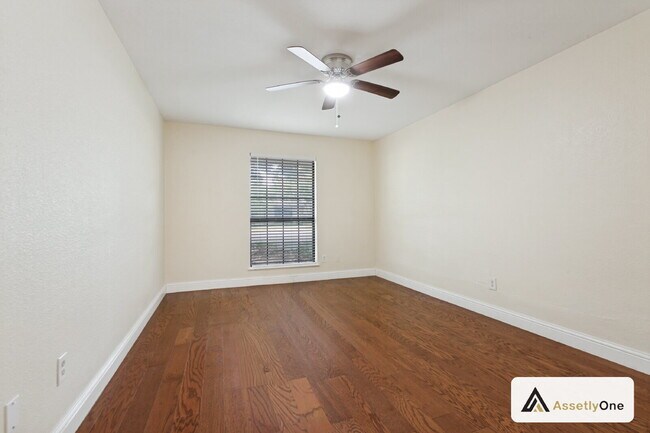 Building Photo - Updated North Dallas Townhome | 2 Pools | Clubhouse | Richardson ISD | Private Backyard