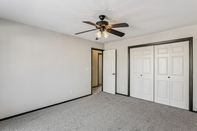 Building Photo - 318 Harvest Ln