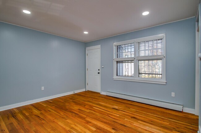 Building Photo - 145 Custer Ave