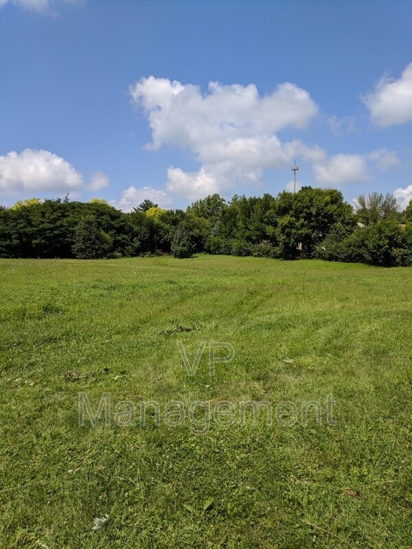 Building Photo - 2218 Emerald Dr