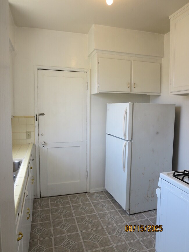 Kitchen - 5640 W 6th St