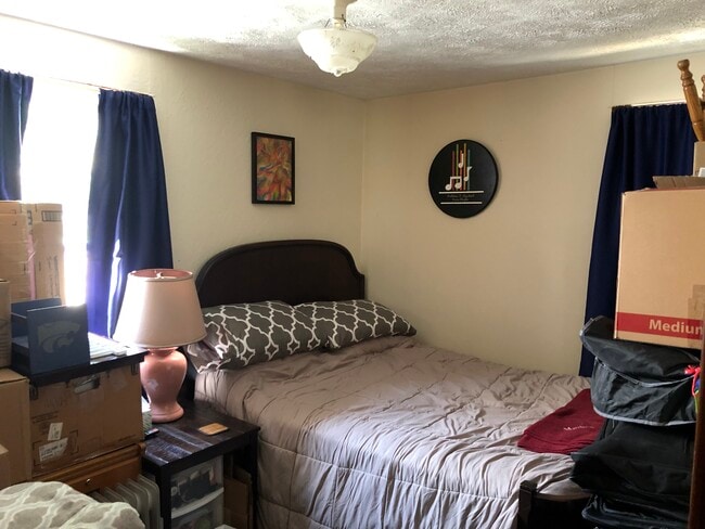 Master bedroom - 272 Willowdale Rd