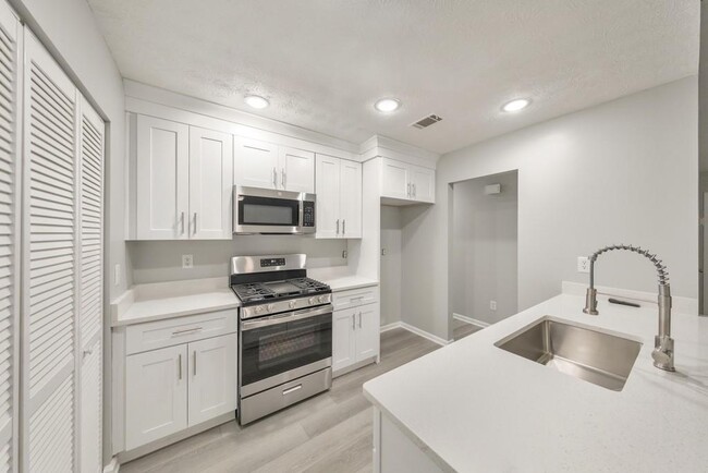 Building Photo - 8453 Alden Dr