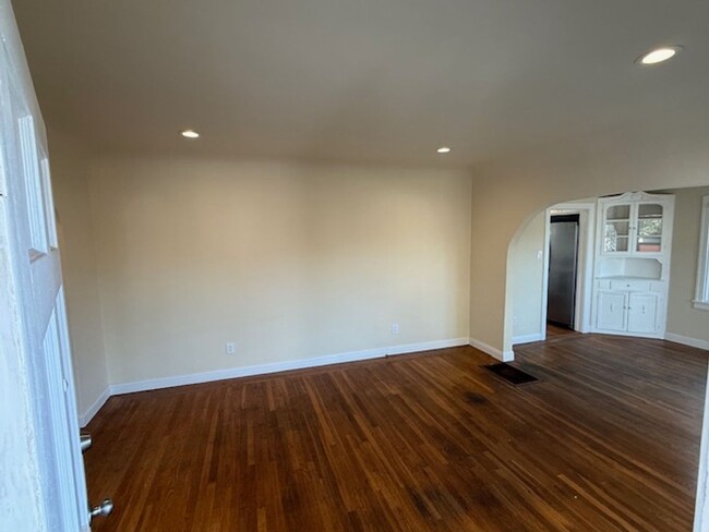 Building Photo - Lovely 3-Bedroom Vallejo Home with 1-Car G...