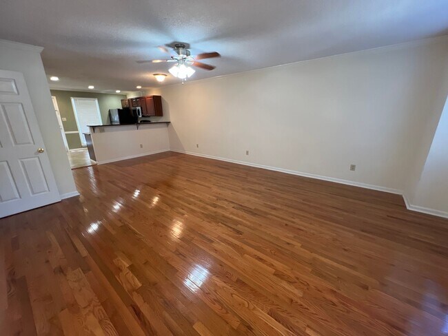 Building Photo - 2 Bed 2 Bath Condo