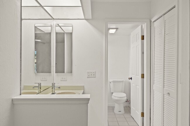 Building Photo - JK - Gulf access with dock and lift Boaters and Canal View Lover's Delight - 2 bedroom 2 bathroom...