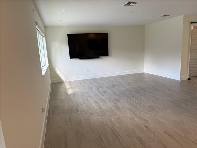 Building Photo - 1269 NW 4th St