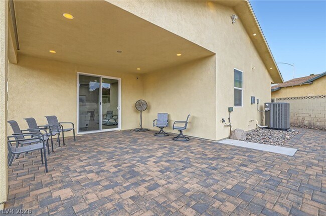 Building Photo - 7074 Pinebrook Ct