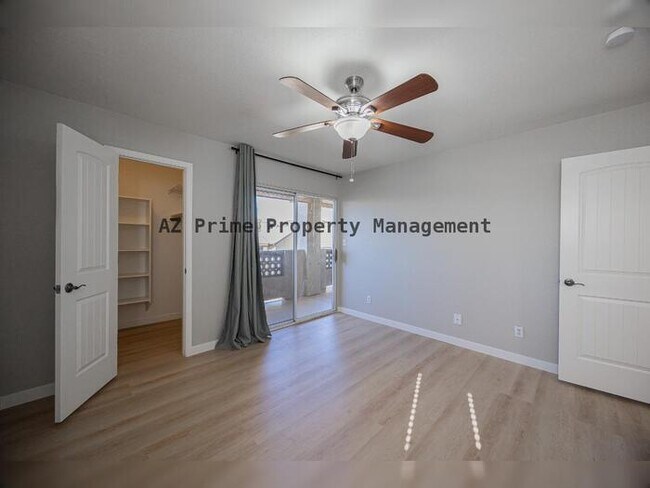 Building Photo - 1880 E Morten Ave